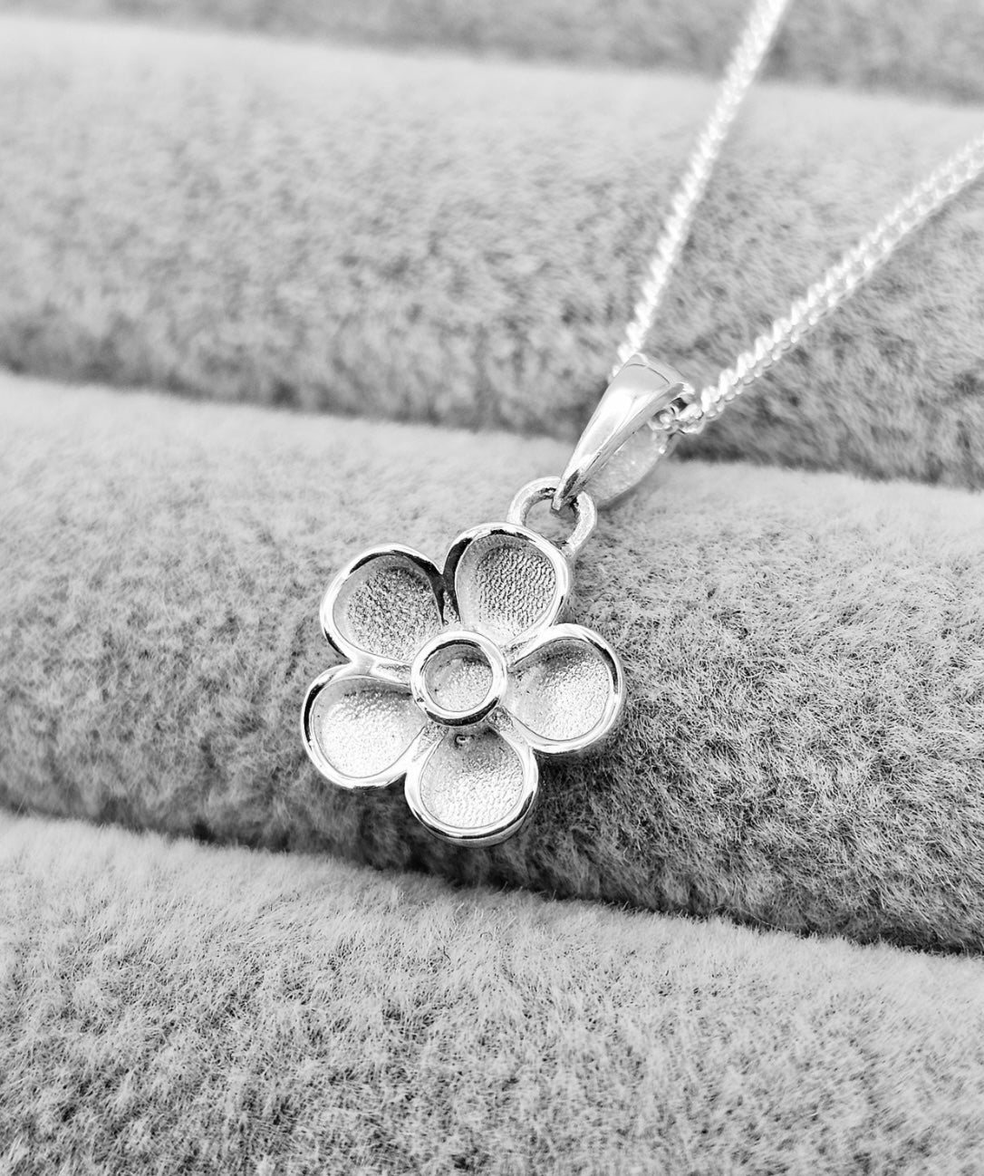 Mini flower sterling silver necklace
